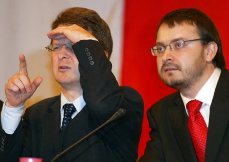 Vincuk Viachorka (left) and Ales Mikhalevich during a meeting of Belarusan Popular Front. Photo by Julia Darashkevich