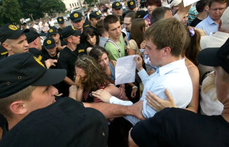 Photo by Julia Darashkevich