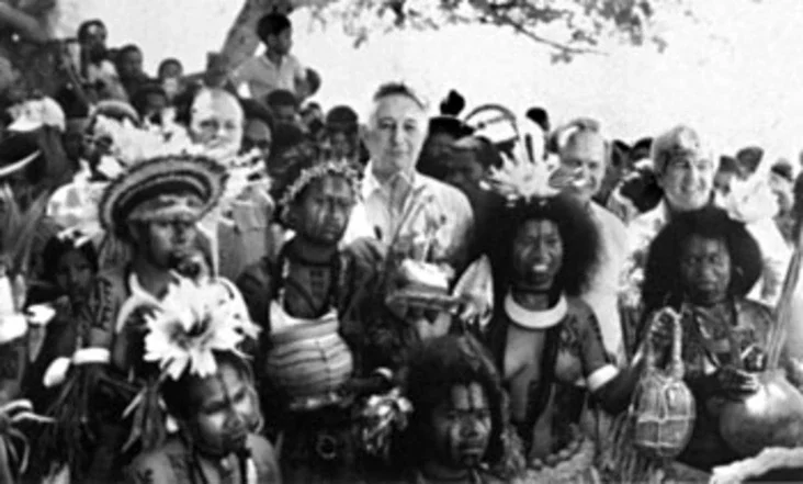 Народныя дэпутаты СССР зь візытам добрай волі на сьвяце Незалежнасьці дзяржавы Папуа — Новая Гвінэя.