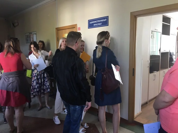 Чарга на падачу дакументаў для залічэння ў першы клас.