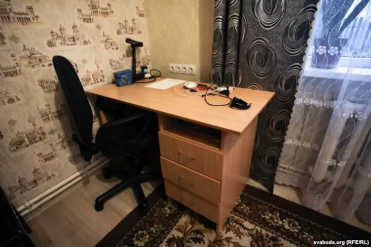 Вадзімаў пакой. На стале стаяў ноўтбук, які забралі сьледчыя