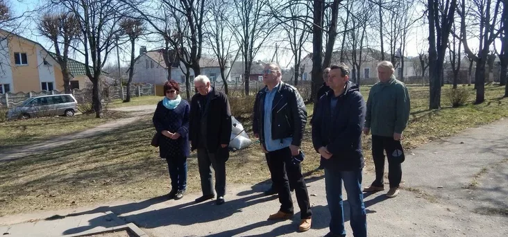 «На 8 актывістаў — 8 міліцыянераў». У Баранавічах памаліліся ў знак салідарнасці з абаронцамі Курапатаў