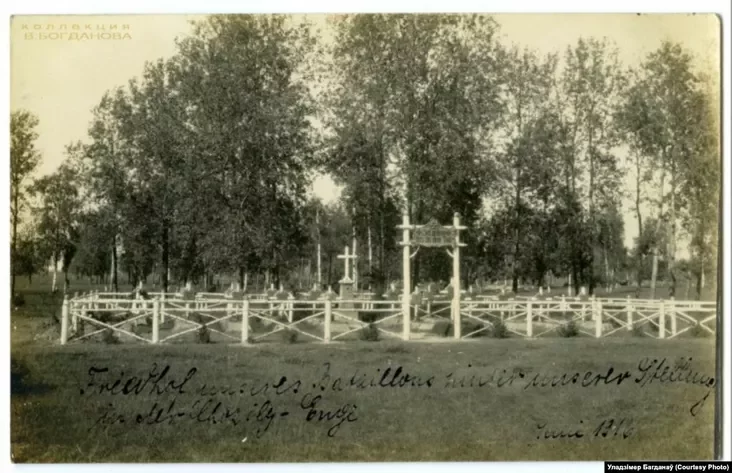 Могілкі 3-га батальёну 17-га пяхотнага палка каля вёскі Новы Двор. Часткова захаваліся, аднаўляюцца валянтэрамі