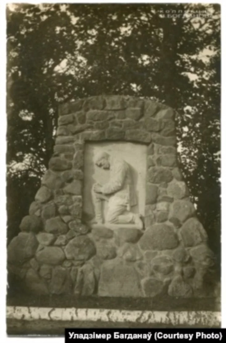 Манумэнт германскім вайскоўцам у вёсцы Камаі, 1917. Могілкі не захаваліся, на іх месцы паставілі памятны знак