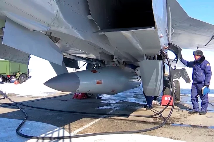 МіГ-31К з ракетай комплексу «Кінжал" MiG-31K with a missile complex Kinzhal МиГ-31К с ракетным комплексом «Кинжал»