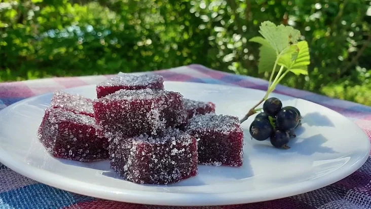 Black currant marmalade Marmieład z čornych parečak Marmieład iz čiernoj smorodiny