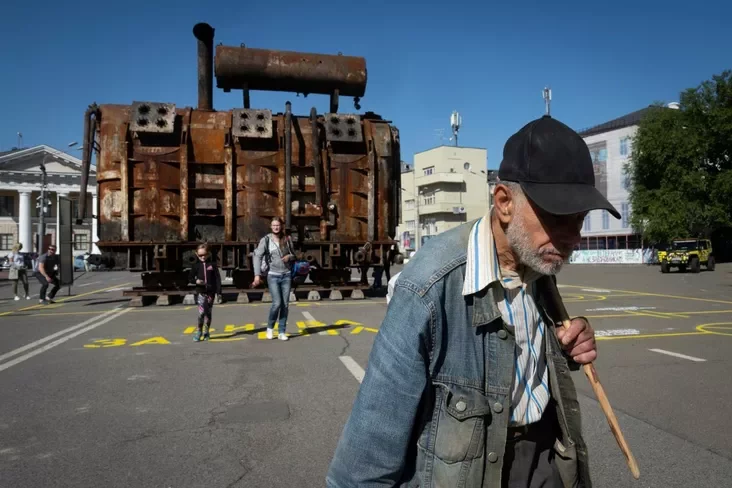 shorievšij transformator odnoj iz elektrostancij, sieŕjezno povrieždiennoj v riezultatie odnoho iz niedavnich rakietnych udarov Rośsii po enierhosistiemie v Kijevie zhareły transfarmatar adnoj z elektrastancyj, mocna paškodžany ŭ vyniku adnoj ź niadaŭnich rakietnych atak Rasii pa enierhasistemie ŭ Kijevie, The burnt transformer from one of power plants badly damaged in one of Russia's recent missile attacks on energy system in Kyiv
