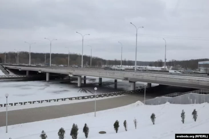 Мост празь Сьвіслач па праспэкце Машэрава