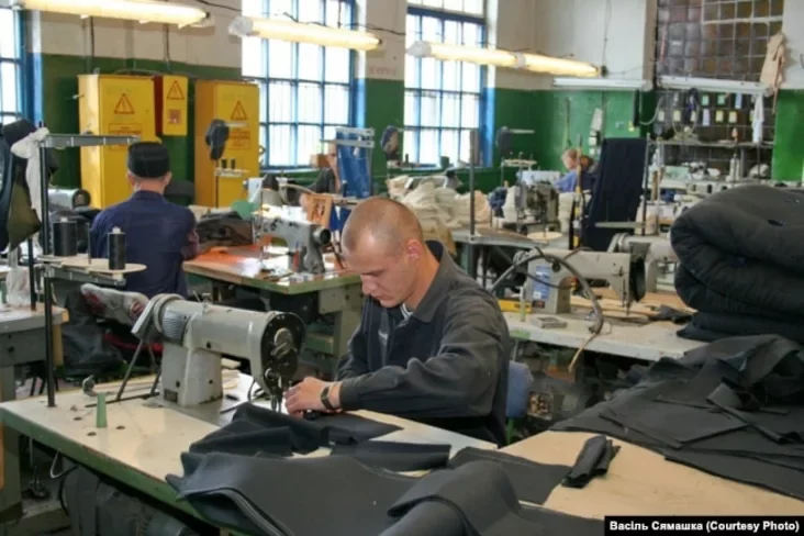 Papraŭčaja kalonija №13 u Hłybokim, viaźni za pracaj. Ilustracyjnaje fota
