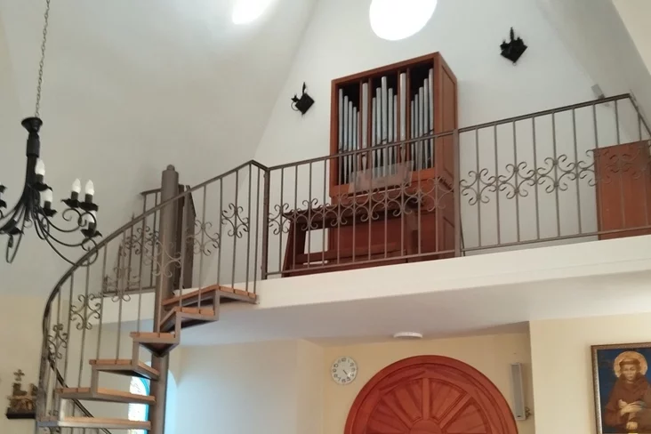 Найменшы ў самым маленькім касцёле: у Беларусі з'явіўся новы арган