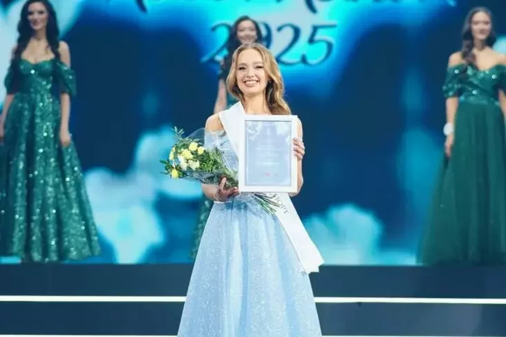 Anastasija Niekraševič atrymlivaje ŭznaharodu konkursu pryhažości «Mis Minsk — 2025». Fota: sport5.by