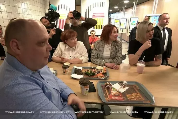 Naviedniki restarana Mak.by. Minsk, 8 sakavika 2026 hoda. Fota: pres-słužba Alaksandra Łukašenki