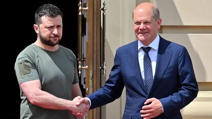 Uładzimir Zialenski z kancleram Hiermańni Ołafam Šolcam