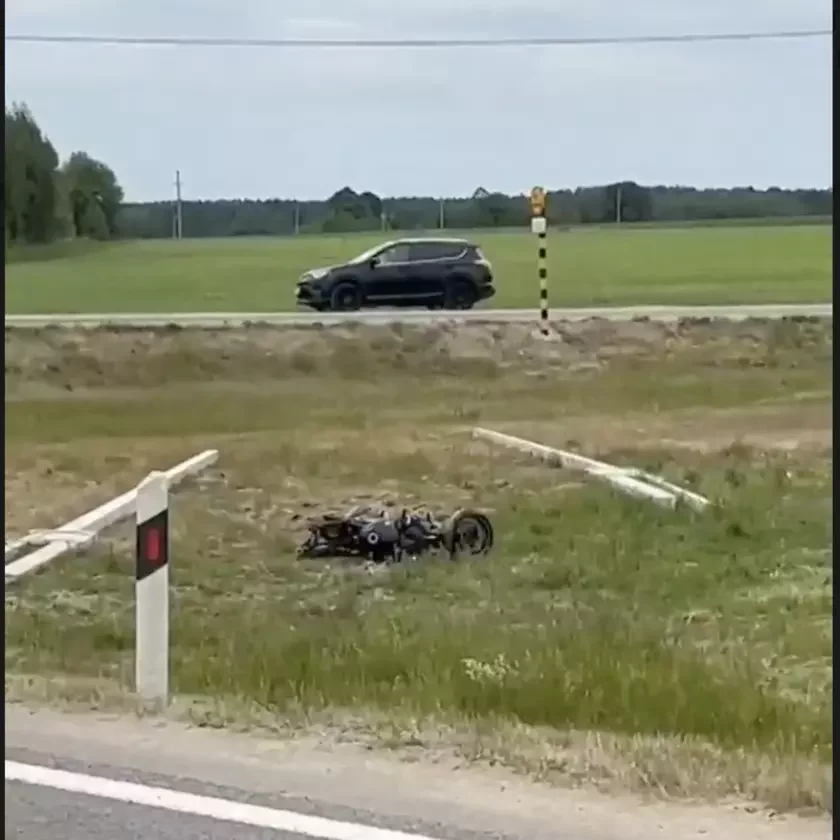 Месца аварыі пад Астраўцом, дзе загінуў літоўскі матацыкліст