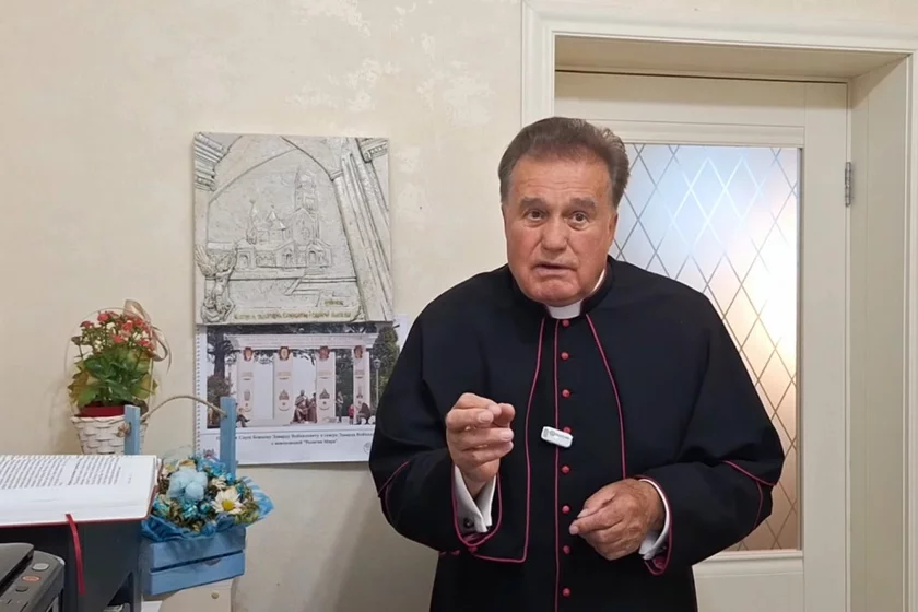 «По приказу сверху». Ксендз Завальнюк впервые публично рассказал о своём увольнении